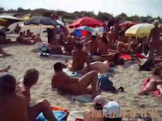 Милф смучене чеп на нудист плаж