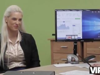 Vip4k&period; päevitunud küpsis passes räpane seks video osade andmine sisse a loan kontoris