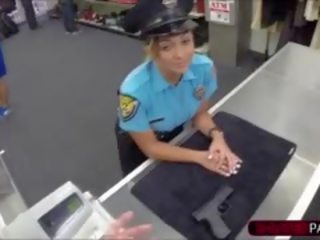 Desirable polizia prende scopata da negozio owner