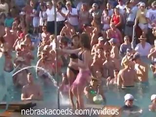 First-rate σώμα διαγωνισμός στο πισίνα πάρτι key δύση