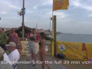 Normaal spring breuk bikini wedstrijd bochten in wild freaky volwassen video- film