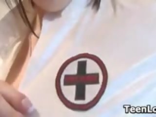 Jong verpleegster video's af haar groot borsten
