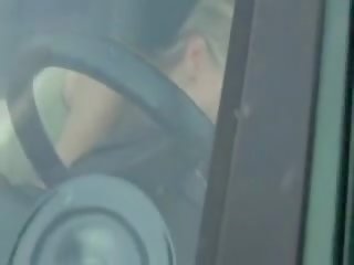 Youngsters gets a Blowjob in the Car