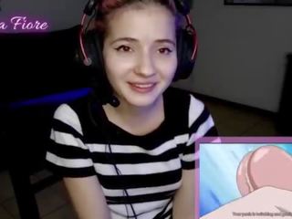 18yo youtuber dostane lustful sledování hentai během the proud a masturbuje - emma fiore