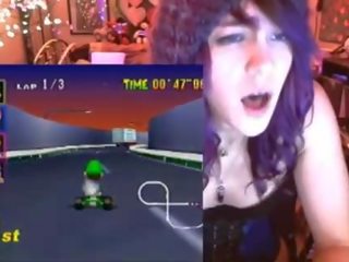 Geek young female cums playing Mario Kart