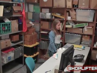 Shoplifting mademoiselle brooke bliss jelentkeznek szar