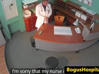 นักบำบัดโรค fucks patients หี ใน ที่รอ ห้อง