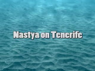 可爱 nastya 泳 裸体 在 该 海