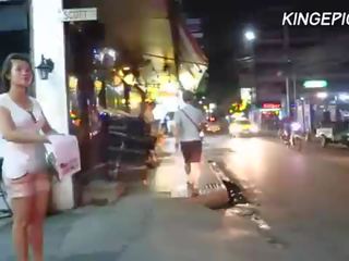 Penis di belahan dada strumpet di bangkok merah cahaya district [hidden camera]