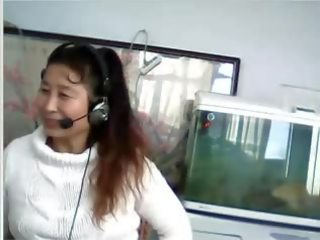 Chinees milf video's borst en slipjes