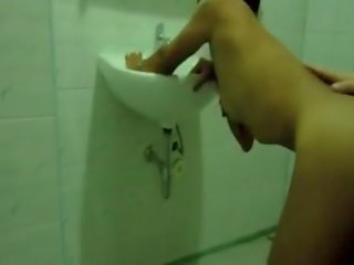 Warga thai jalan jalan gadis fuck dalam bilik mandi
