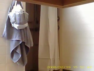 間諜 迷人 19 年 老 adolescent showering 在 宿舍 浴室