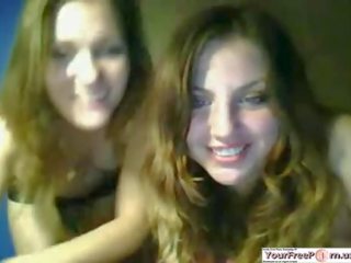 Due ragazze softcore nonude webcam sessione