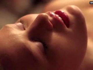 एशले hinshaw - टॉपलेस बड़ा बूब्स, स्ट्रिपटीज़ & हस्तमैथुन सेक्स क्लिप दृश्यों - के बारे में चेरी (2012)