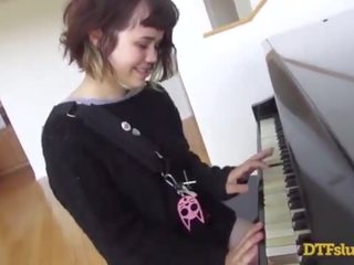 Yhivi video's af piano vaardigheden followed door ruw vies klem en sperma over- haar gezicht! - featuring: yhivi / james deen