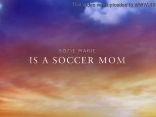 Futboll moms dashuria rozë qij me blu dildo