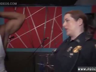 Lesbianas policía oficial y angell veranos policía orgia crudo mov