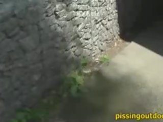 Pissing Extreme