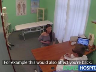 Fakehospital kätketty cameras saalis potilas käyttämällä hieronta työkalu varten an orgasmia